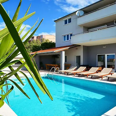 In With Private Swimming Pool, Be Inside Or Outside Ferienhaus *