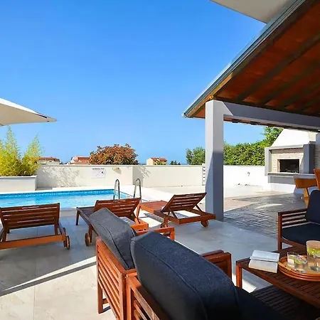 In With Private Swimming Pool, Be Inside Or Outside *