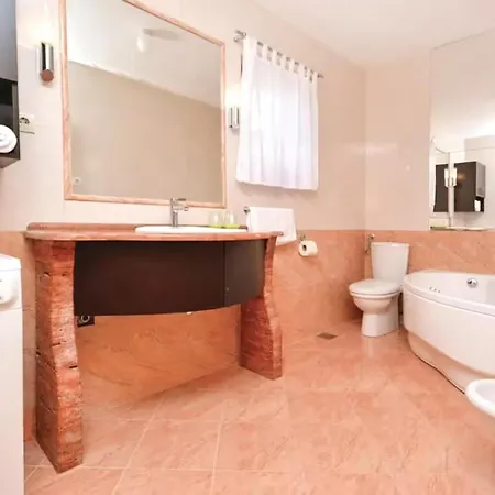 In With Private Swimming Pool, Be Inside Or Outside *