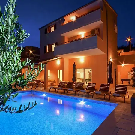 In With Private Swimming Pool, Be Inside Or Outside Ferienhaus Podstrana