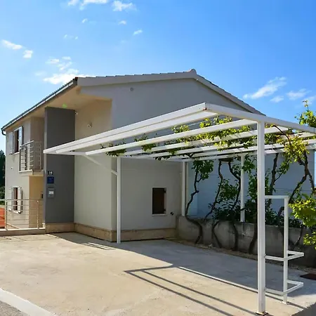 In With Private Swimming Pool, Be Inside Or Outside Ferienhaus Podstrana